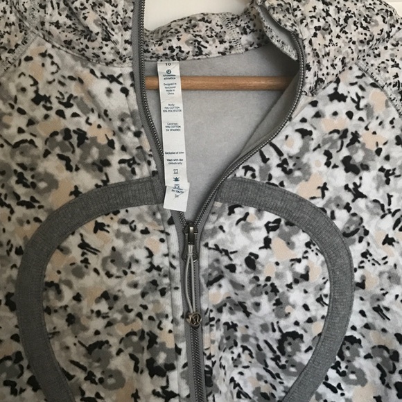 Lululemon RARE print hoodie! - Picture 4 of 4